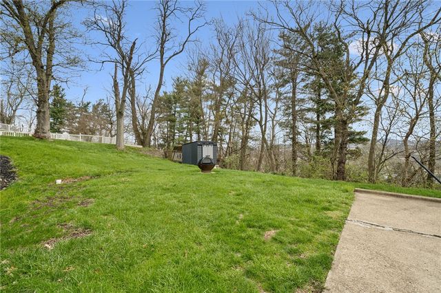 641 Longvue Dr, Chartiers, PA 15342