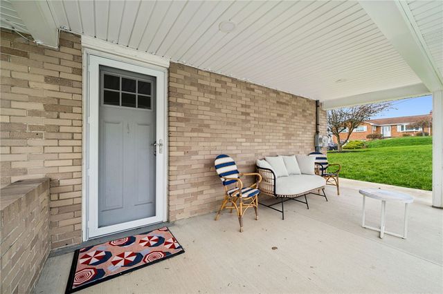 641 Longvue Dr, Chartiers, PA 15342