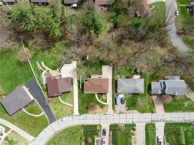 641 Longvue Dr, Chartiers, PA 15342