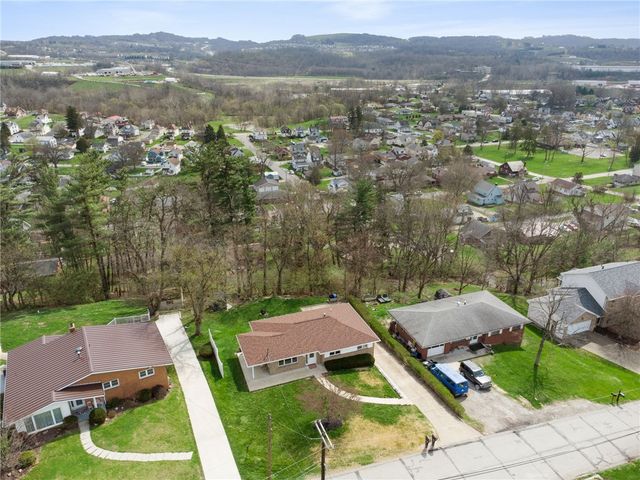 641 Longvue Dr, Chartiers, PA 15342