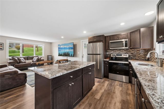 641 Longvue Dr, Chartiers, PA 15342