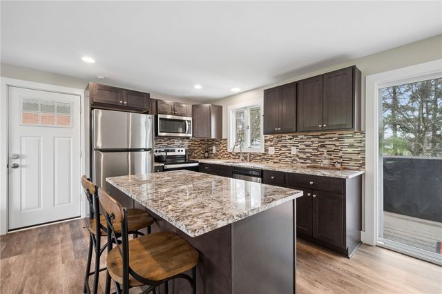 641 Longvue Dr, Chartiers, PA 15342