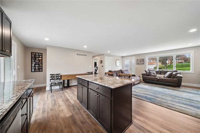 641 Longvue Dr, Chartiers, PA 15342
