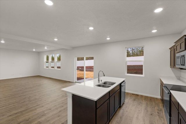 704 E 4th St, Deer Park, WA 99006