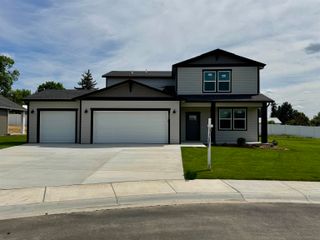 704 E 4th St, Deer Park, WA 99006