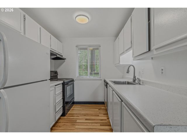 14095 Sw WALKER Rd 95, Beaverton, OR 97005