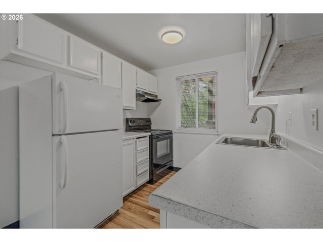 14095 Sw WALKER Rd 95, Beaverton, OR 97005