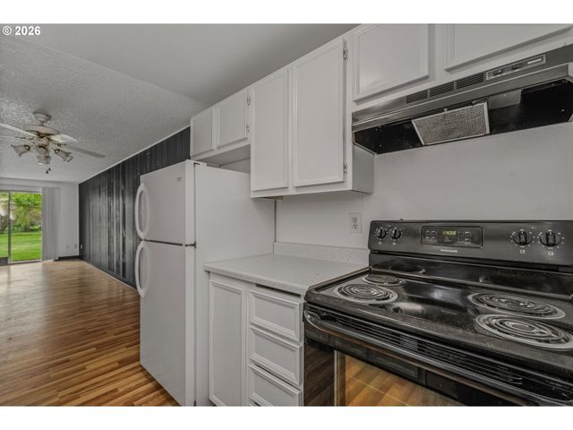 14095 Sw WALKER Rd 95, Beaverton, OR 97005