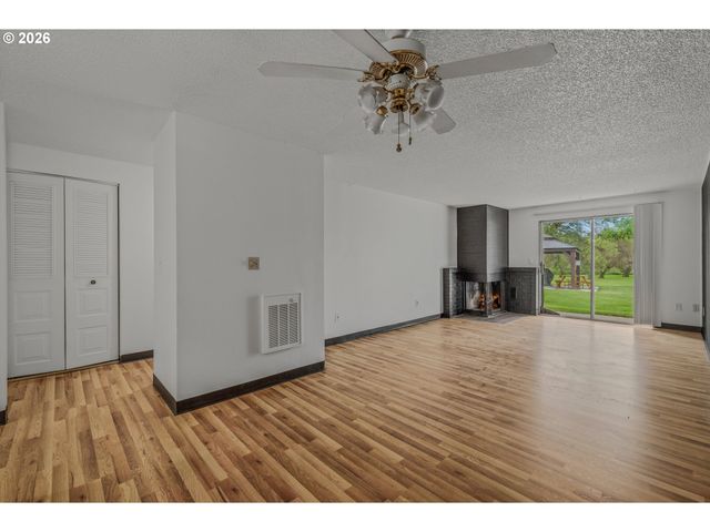 14095 Sw WALKER Rd 95, Beaverton, OR 97005