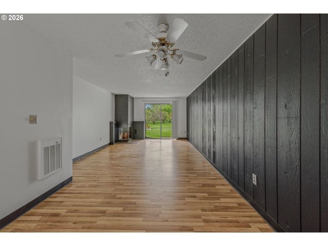 14095 Sw WALKER Rd 95, Beaverton, OR 97005