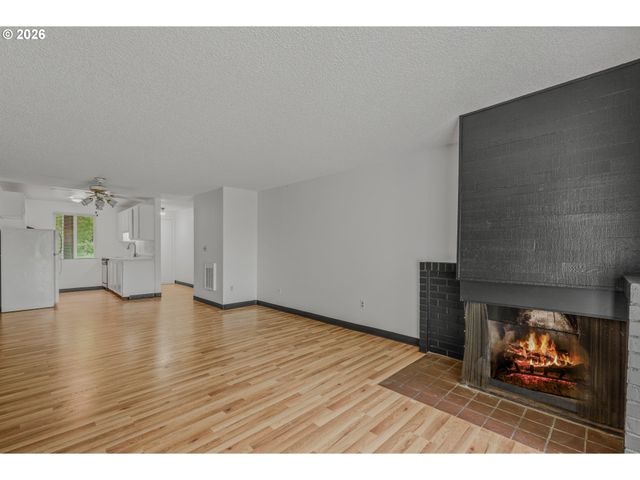 14095 Sw WALKER Rd 95, Beaverton, OR 97005