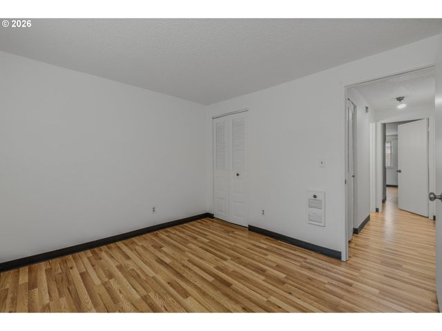 14095 Sw WALKER Rd 95, Beaverton, OR 97005