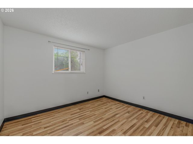 14095 Sw WALKER Rd 95, Beaverton, OR 97005