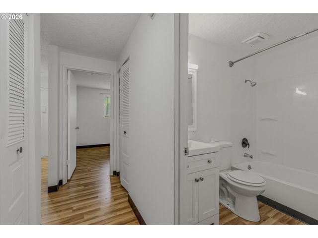 14095 Sw WALKER Rd 95, Beaverton, OR 97005