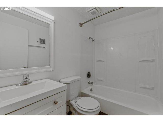 14095 Sw WALKER Rd 95, Beaverton, OR 97005