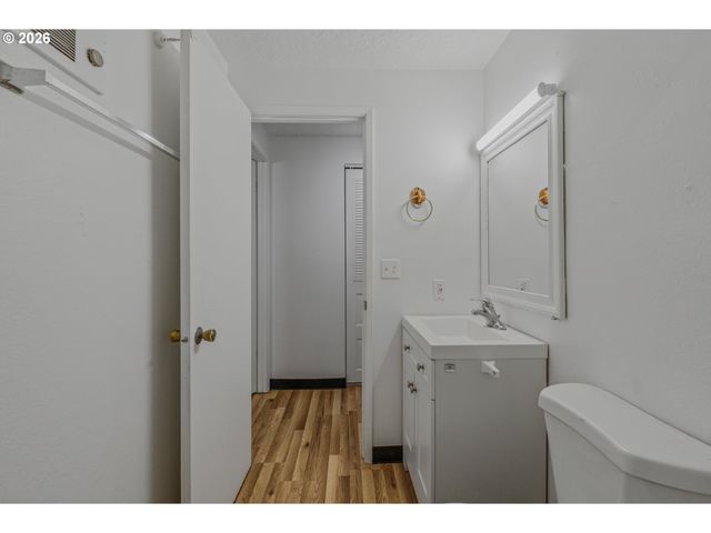 14095 Sw WALKER Rd 95, Beaverton, OR 97005