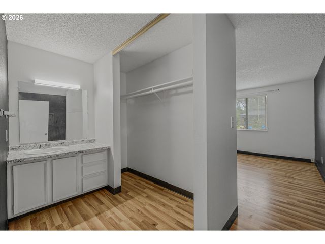 14095 Sw WALKER Rd 95, Beaverton, OR 97005