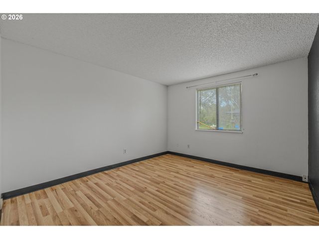 14095 Sw WALKER Rd 95, Beaverton, OR 97005
