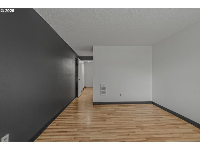 14095 Sw WALKER Rd 95, Beaverton, OR 97005