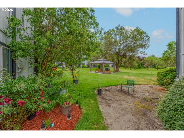 14095 Sw WALKER Rd 95, Beaverton, OR 97005