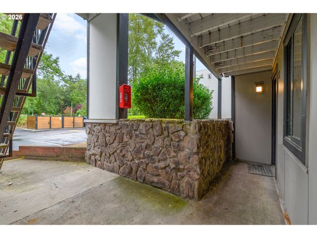 14095 Sw WALKER Rd 95, Beaverton, OR 97005