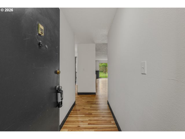 14095 Sw WALKER Rd 95, Beaverton, OR 97005