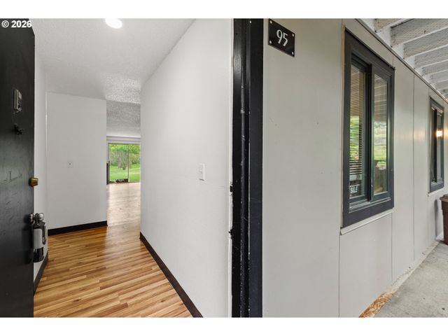 14095 Sw WALKER Rd 95, Beaverton, OR 97005