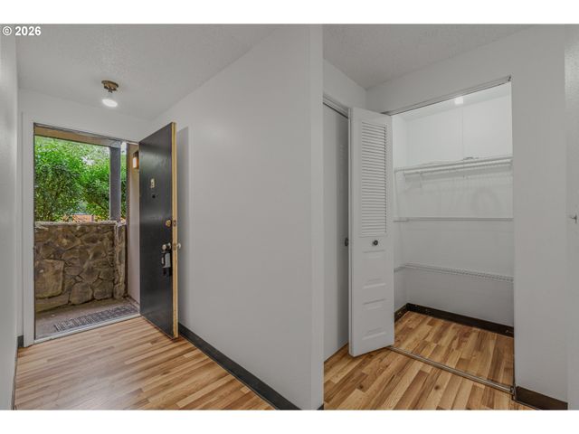 14095 Sw WALKER Rd 95, Beaverton, OR 97005