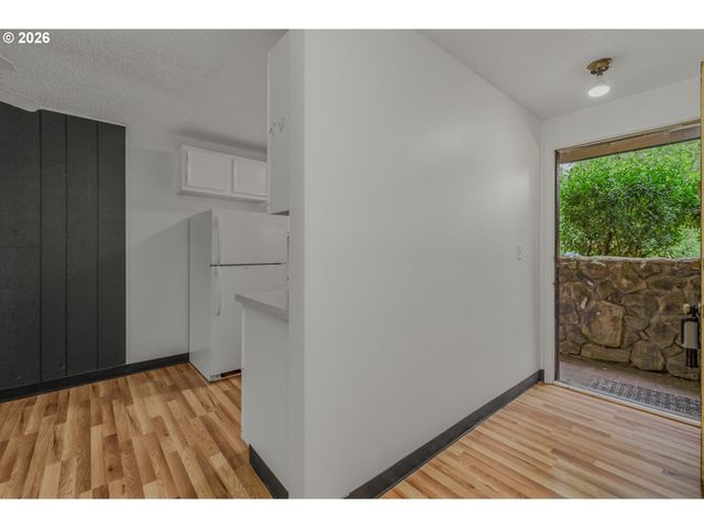 14095 Sw WALKER Rd 95, Beaverton, OR 97005