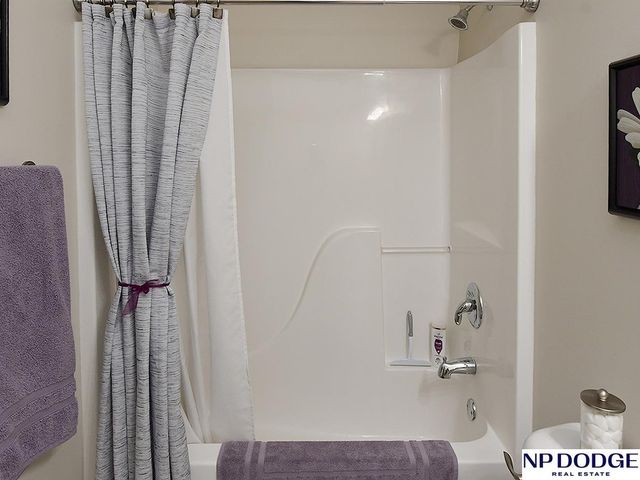 6809 N 122nd Court, Omaha, NE 68142