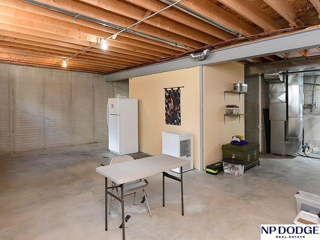 6809 N 122nd Court, Omaha, NE 68142