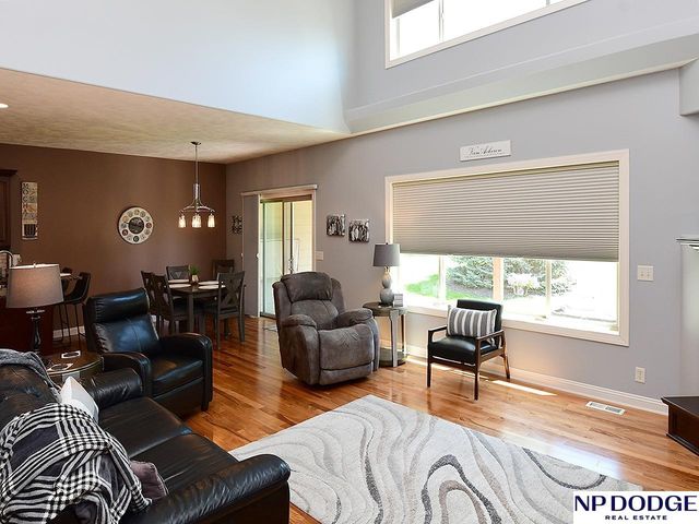 6809 N 122nd Court, Omaha, NE 68142