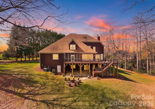 3916 2nd Street Drive NW, Hickory, NC 28601