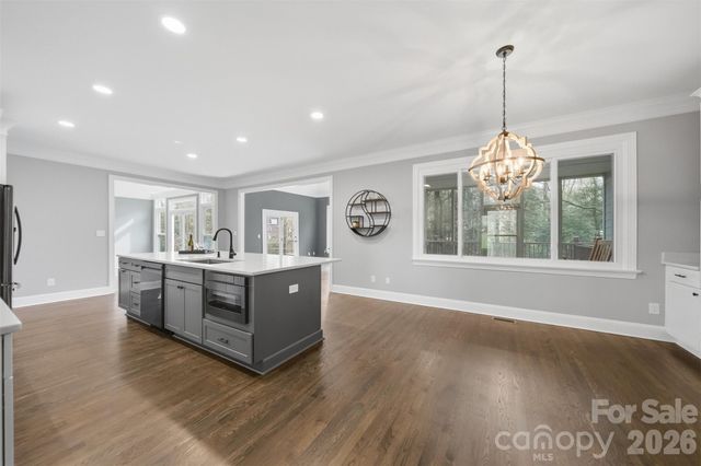 3916 2nd Street Drive NW, Hickory, NC 28601