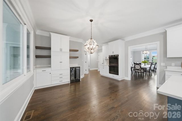 3916 2nd Street Drive NW, Hickory, NC 28601