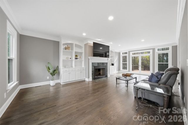 3916 2nd Street Drive NW, Hickory, NC 28601