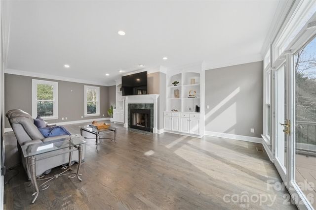 3916 2nd Street Drive NW, Hickory, NC 28601