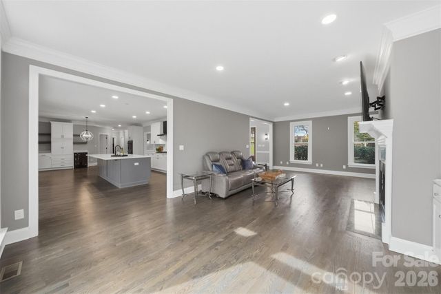 3916 2nd Street Drive NW, Hickory, NC 28601