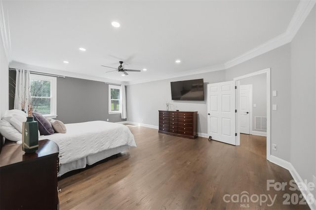 3916 2nd Street Drive NW, Hickory, NC 28601