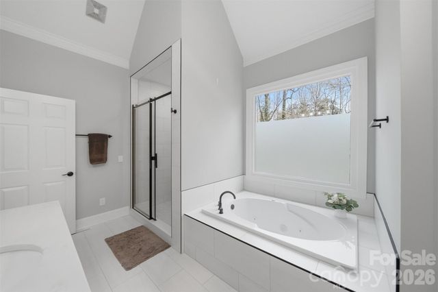 3916 2nd Street Drive NW, Hickory, NC 28601