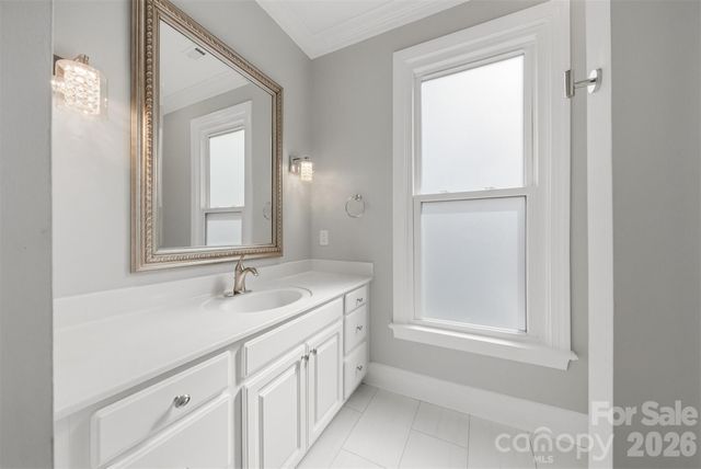 3916 2nd Street Drive NW, Hickory, NC 28601