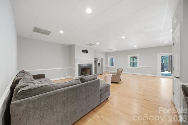 3916 2nd Street Drive NW, Hickory, NC 28601