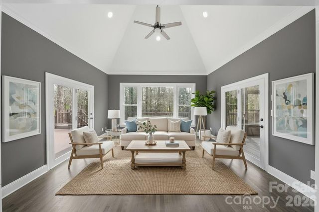 3916 2nd Street Drive NW, Hickory, NC 28601