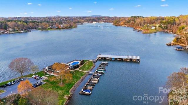 3916 2nd Street Drive NW, Hickory, NC 28601