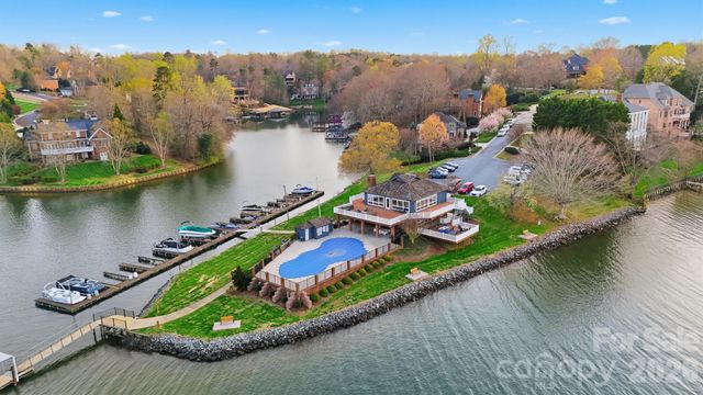 3916 2nd Street Drive NW, Hickory, NC 28601