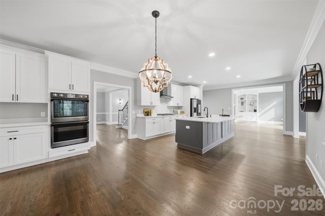 3916 2nd Street Drive NW, Hickory, NC 28601