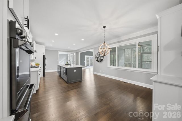 3916 2nd Street Drive NW, Hickory, NC 28601