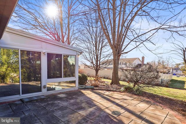 930 HICKORY HILL LN, York, PA 17402