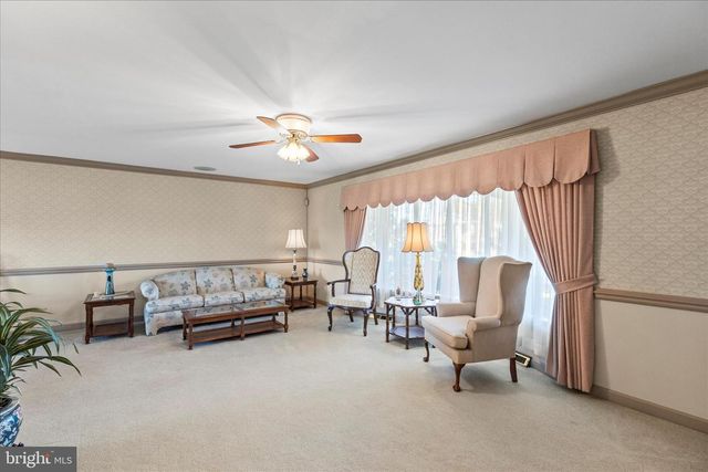 930 HICKORY HILL LN, York, PA 17402