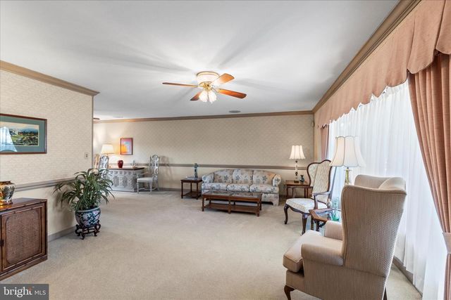 930 HICKORY HILL LN, York, PA 17402